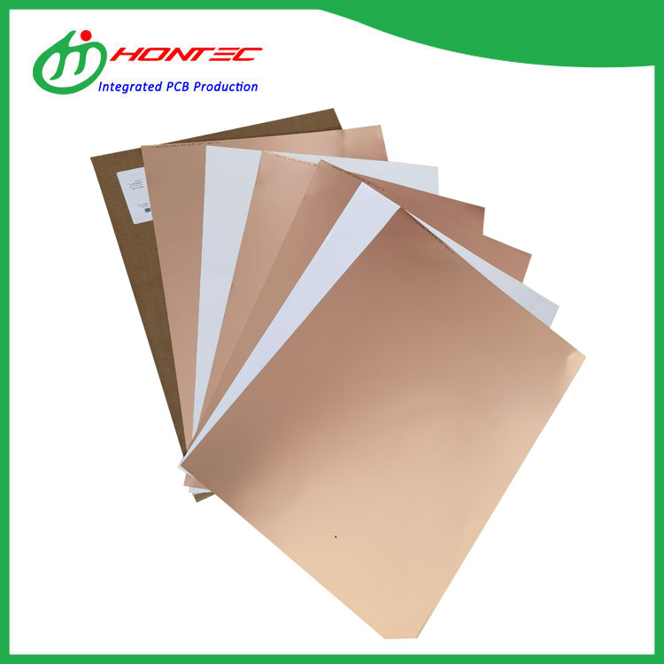 كيف يعمل تصميم ثنائي الفينيل متعدد الكلور عالي التردد على تقليل فقدان الإشارة والتداخل